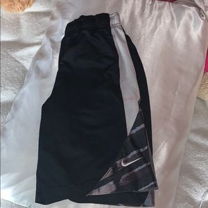 nike basketball shorts with pockets